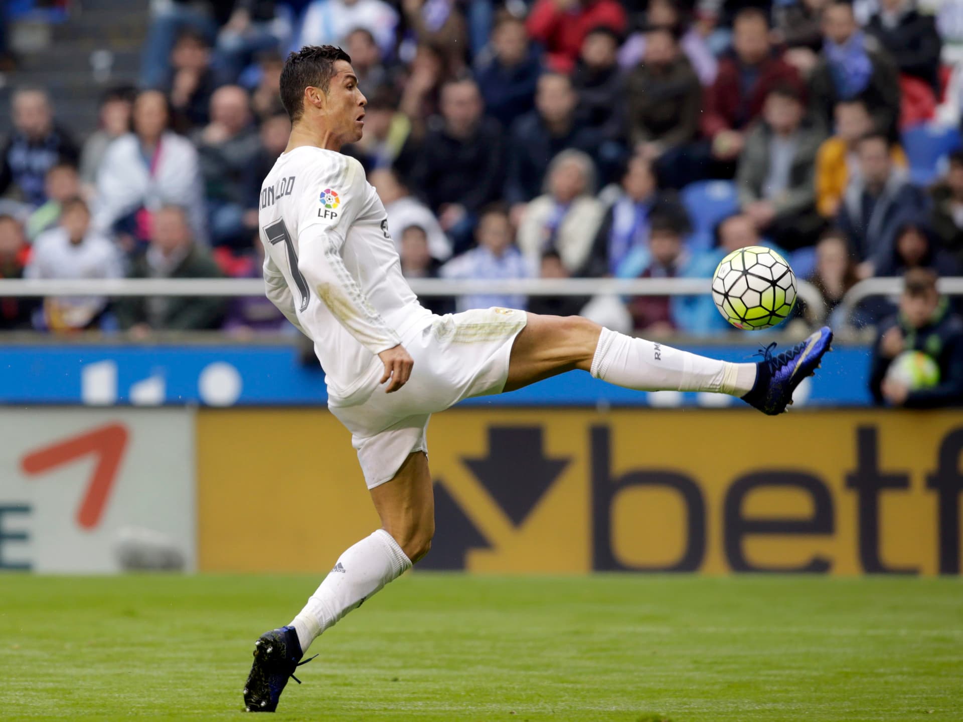 قصة مصورة: برشلونة بطلاً للدوري الإسباني .. وريال مدريد في الوصافة