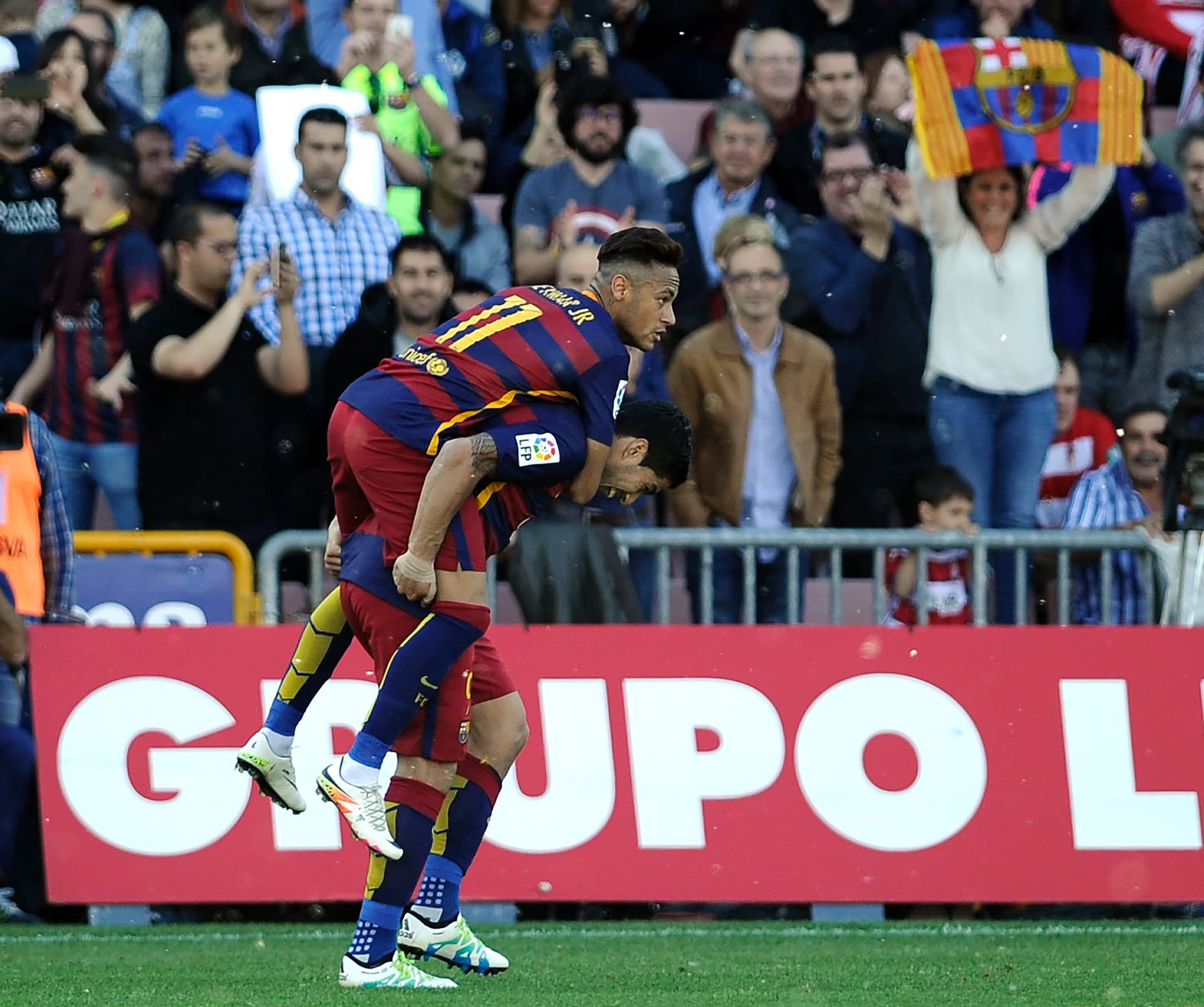 قصة مصورة: برشلونة بطلاً للدوري الإسباني .. وريال مدريد في الوصافة