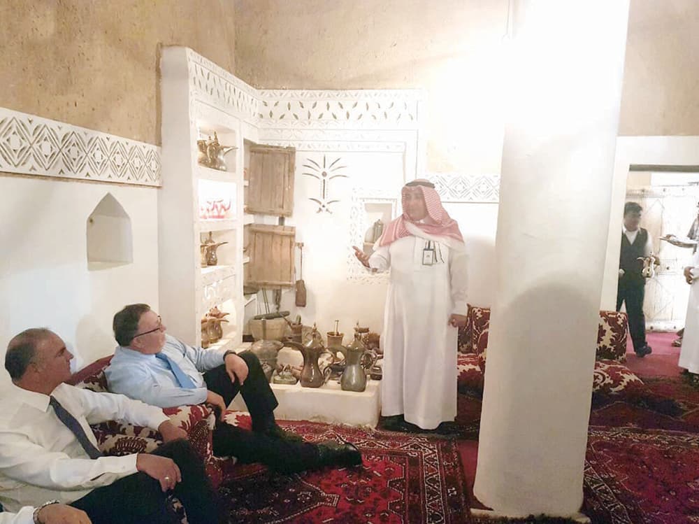 وزير الزراعة المكسيكي يزور متحف المصمك التاريخي
