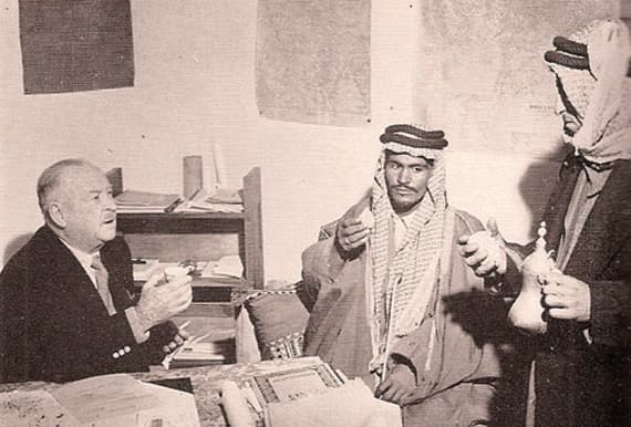 أبو سعود .. سياسي بريطاني أرضعته بدوية فعشق الصحراء