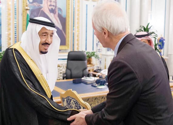 خادم الحرمين يبحث مستجدات الأحداث مع وزير الخارجية الكندي