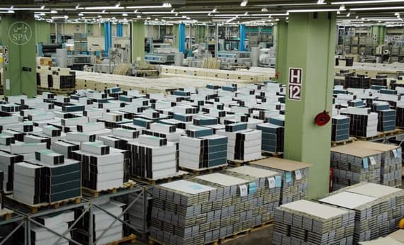 الملك يقدم 50 ألف نسخة من المصحف هدية للسودان