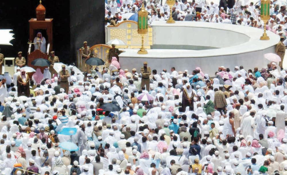 خطيب الحرم المكي يحذر من «الباطل» و«اللهو»