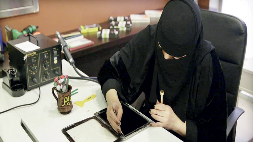 «التسليف» يستعد لتمويل 20 مستثمرة سعودية في قطاع الاتصالات