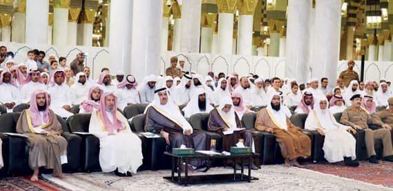 الأمير فيصل بن سلمان يكرم 110 حفاظ للقرآن في المدينة المنورة