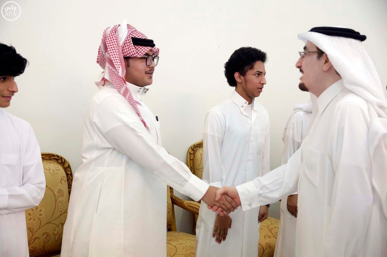 وزير العمل والتنمية الاجتماعية يزور المسنين بدار الرعاية الاجتماعية بحي النخيل والدرعية