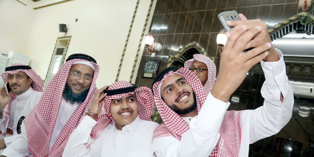 «عيد الحي» .. عادة يرفض الجيران زوالها