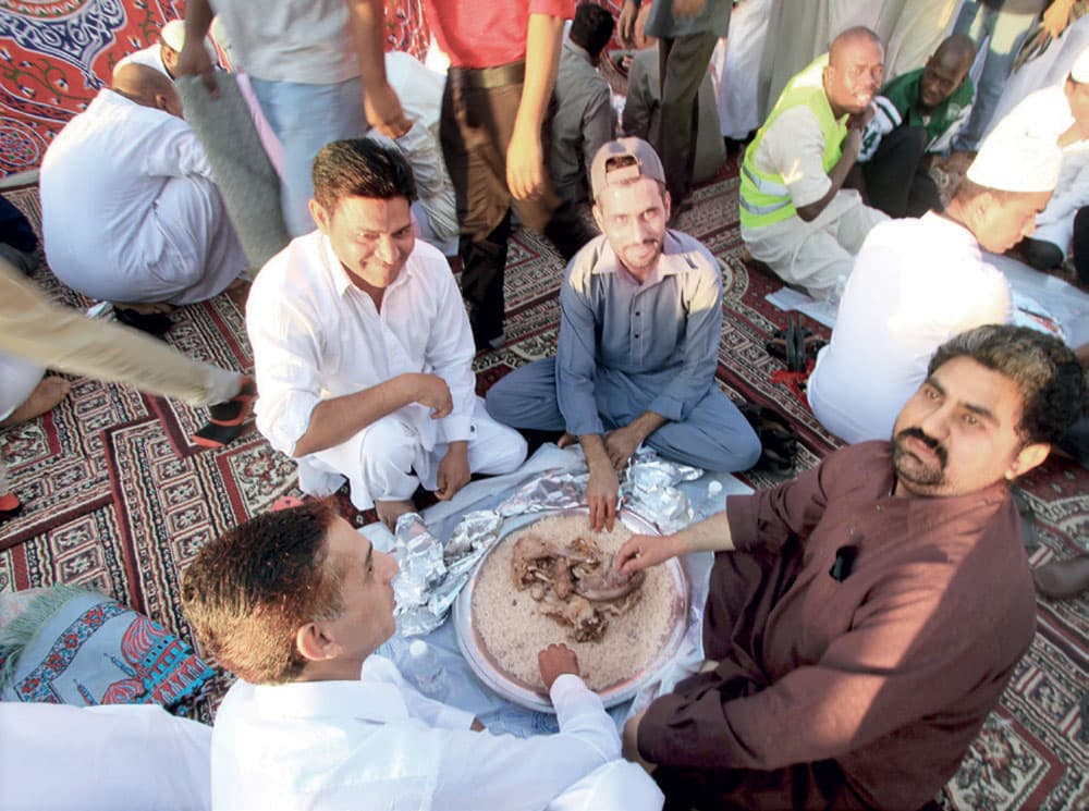 «عيد الحي» .. عادة يرفض الجيران زوالها