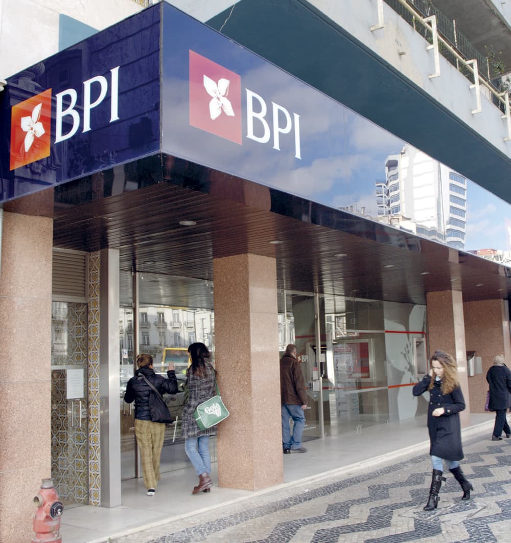 البرتغال تسعى لتجنب عقوبات أوروبية محتملة 
عبر شبكة أمان مالي