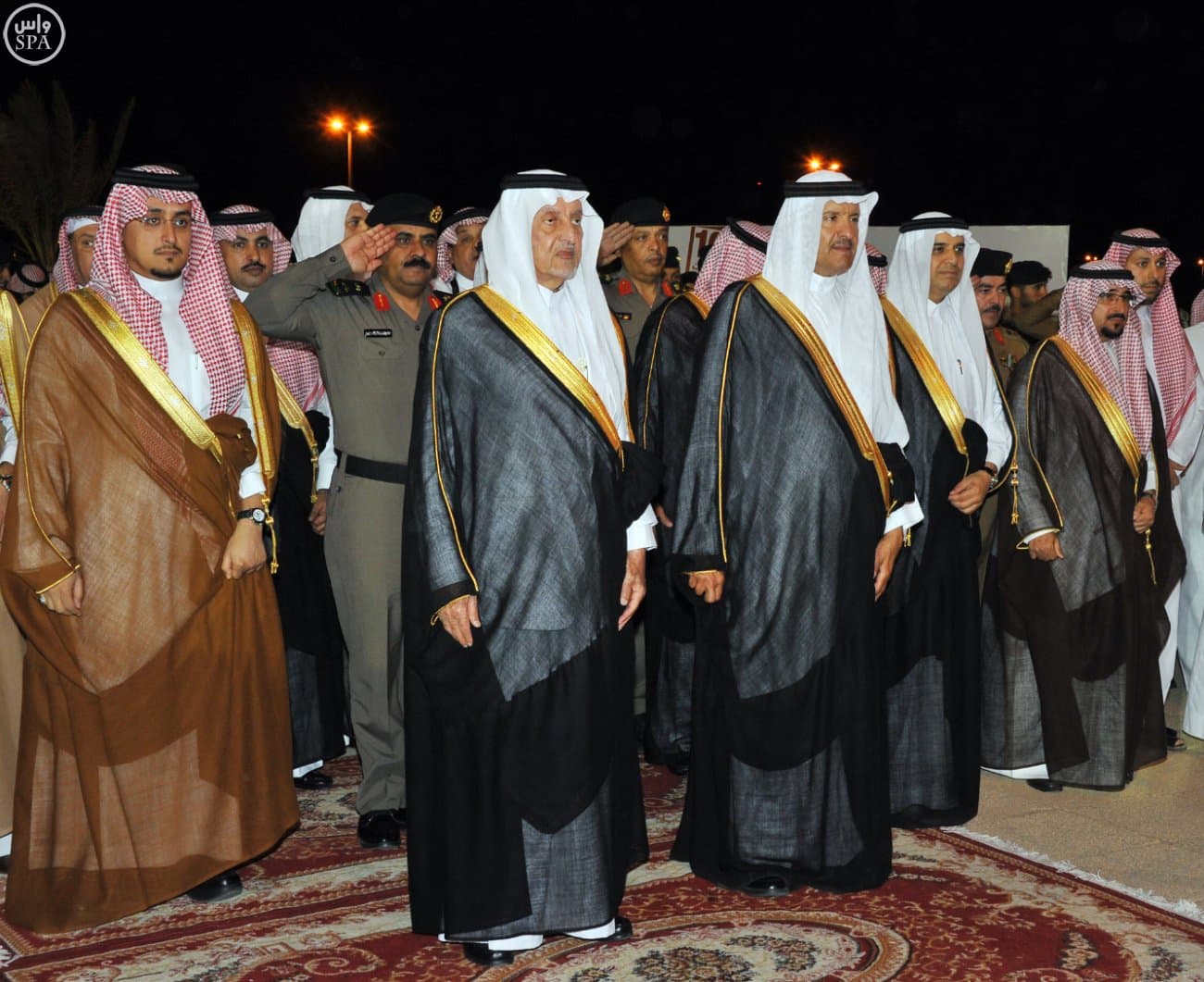 أمير مكة المكرمة يفتتح فعاليات سوق عكاظ 10