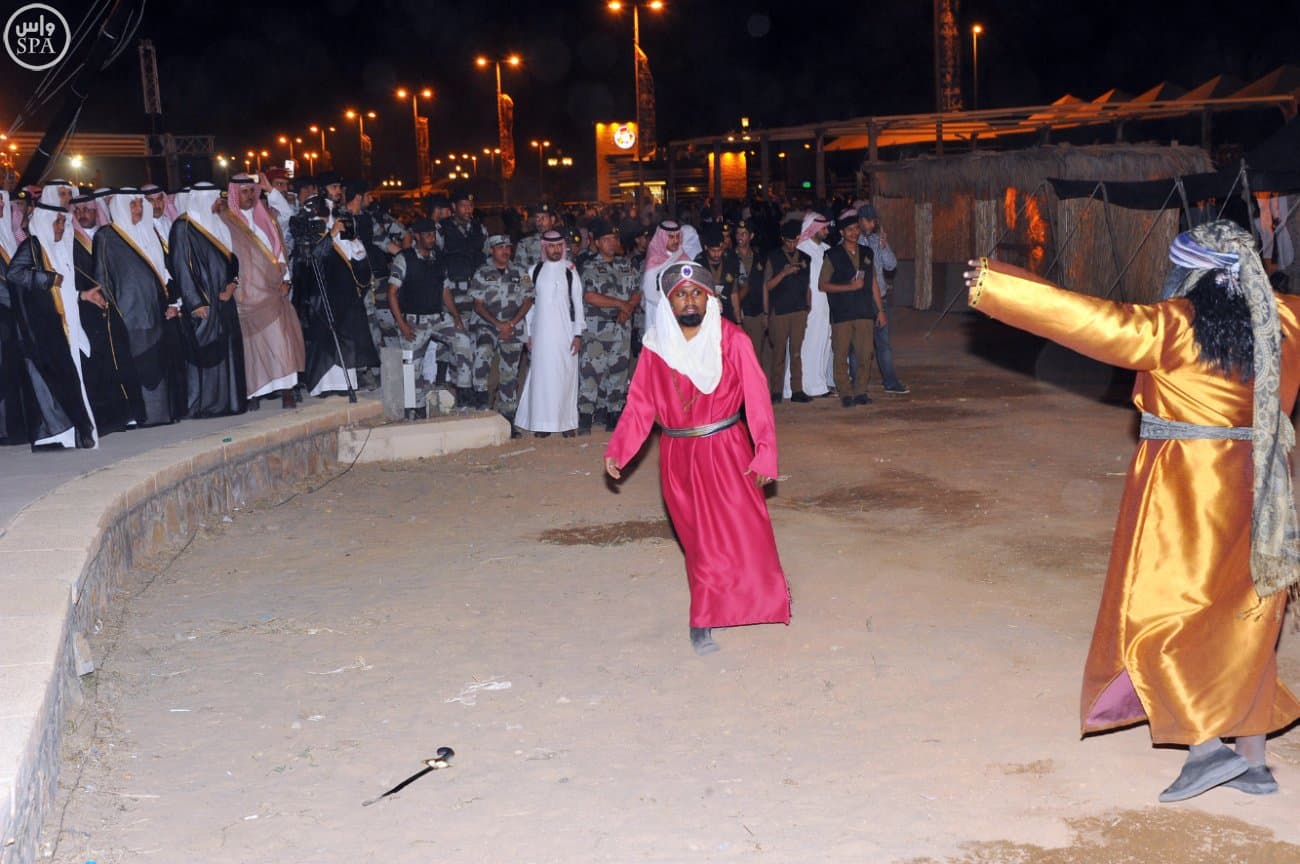 أمير مكة المكرمة يفتتح فعاليات سوق عكاظ 10