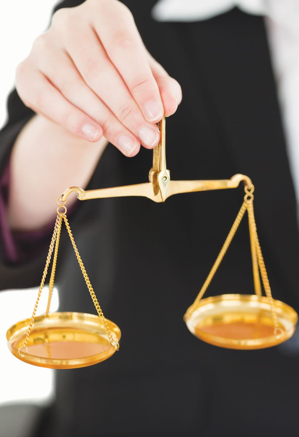 المرأة وحفظ حقوقها المالية.. الأدلة المادية أهم وسيلة