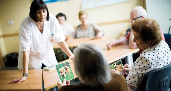 يصيب داء الزهايمر المخ ويتطور ليفقد الإنسان ذكراته."الاقتصادية"