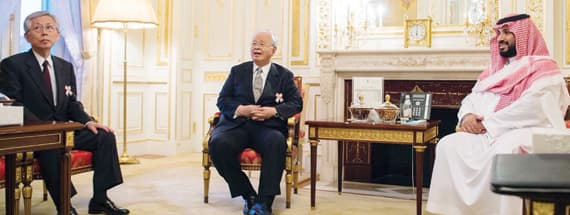 ولي ولي العهد خلال لقائه أمس في طوكيو الرئيس التنفيذي لشركة سوميتومو كيميكال. 							                  "واس"