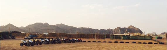 شكلت المخيمات العشوائية عبئا كبيرا على المواطنين في الأحياء السكنية.تصوير: نايف السلحوب - "الاقتصادية"