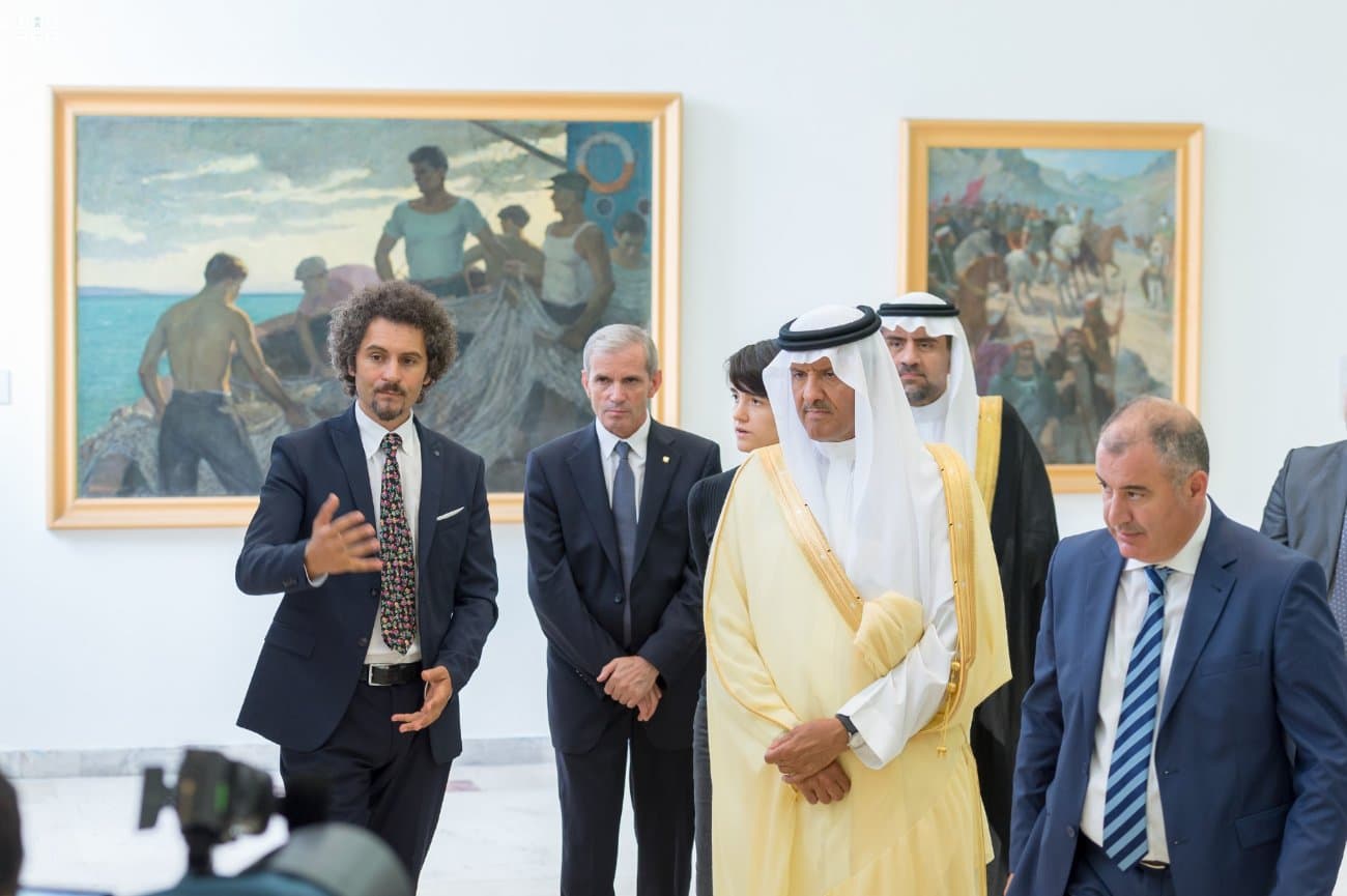 الأمير سلطان بن سلمان يزور المسجد التاريخي والمتحف الوطني في تيرانا