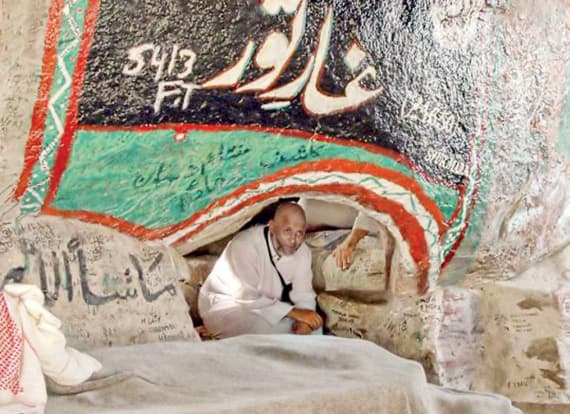 ظل غار ثور في ذاكرة التاريخ الإسلامي ليحكي قصة ثاني اثنين إذ هما في الغار.   «واس»