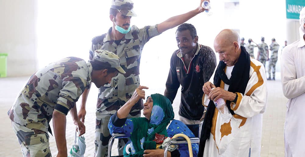 منسوبو الأمن بكل قطاعاته يتشرفون بخدمة الحجيج. تصوير: سعد العنزي - "الاقتصادية"