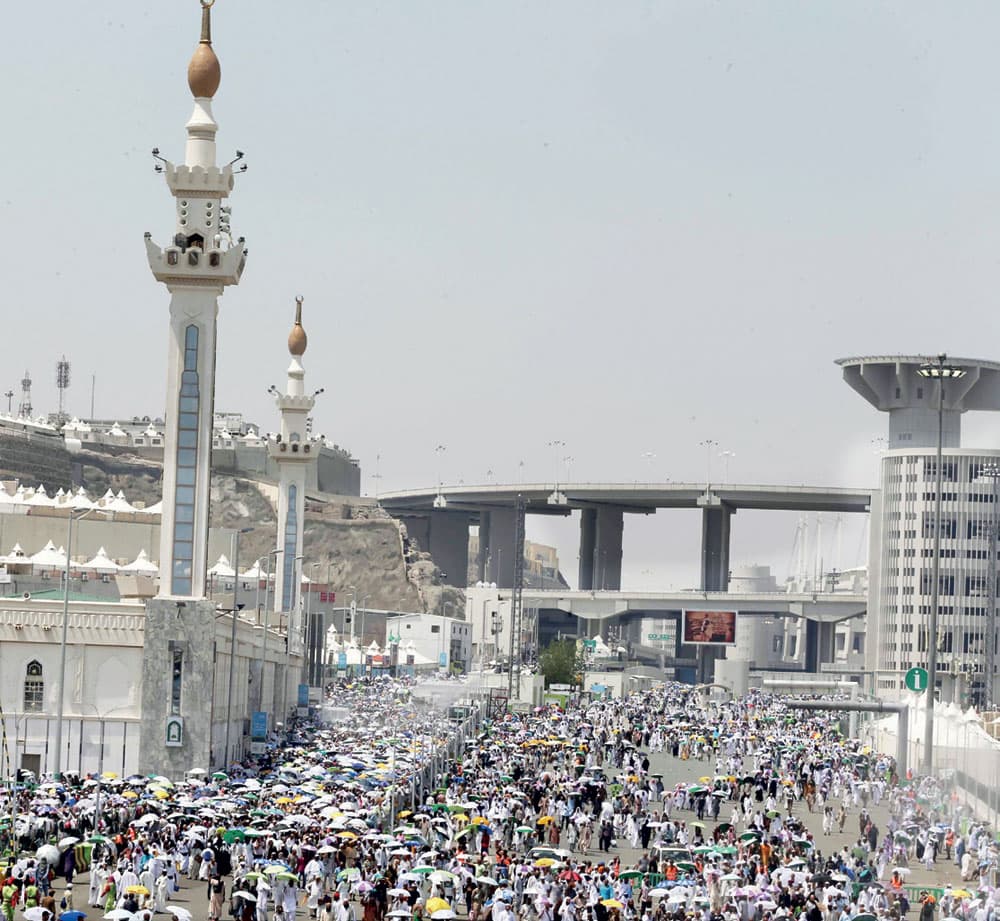 الحجاج يؤدون مناسك رمي الجمرات بيسر وسهولة. تصوير: أحمد حشاد - "الاقتصادية"
