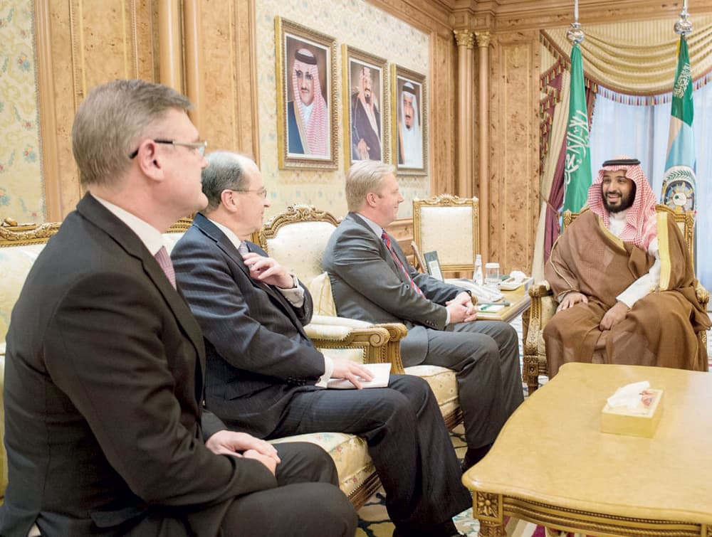 ولي ولي العهد خلال لقائه وزير التجارة النيوزيلندي أمس في الرياض. «واس»