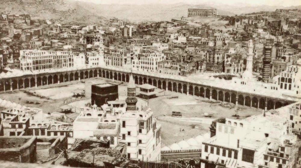 شملت الأبحاث تاريخ الطوافة منشورًا في ثلاثة ‏مجلدات ‏لـ 36 باحثاً وباحثة .