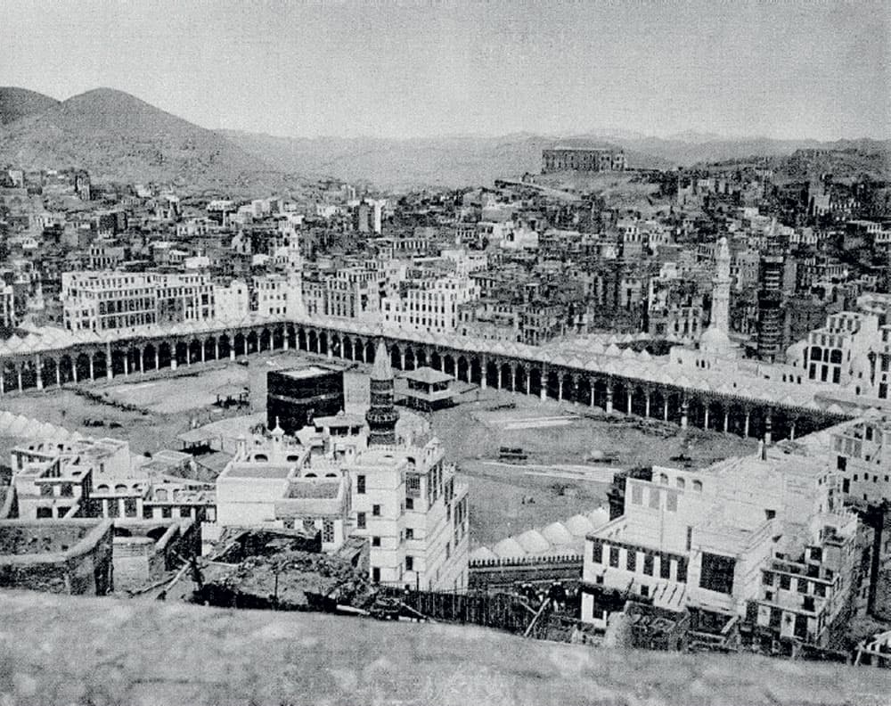 صورة للحرم المكي عام 1889م.