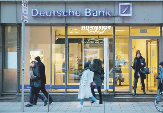 "دويتشه بنك" في مأزق حقيقي بعد غرامة أمريكية بـ 14 مليار دولار. 