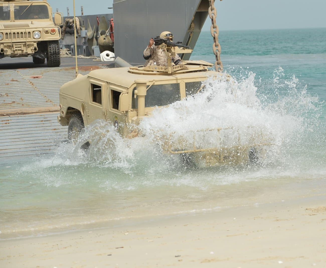 انطلاق مناورات "درع الخليج" في مضيق هرمز