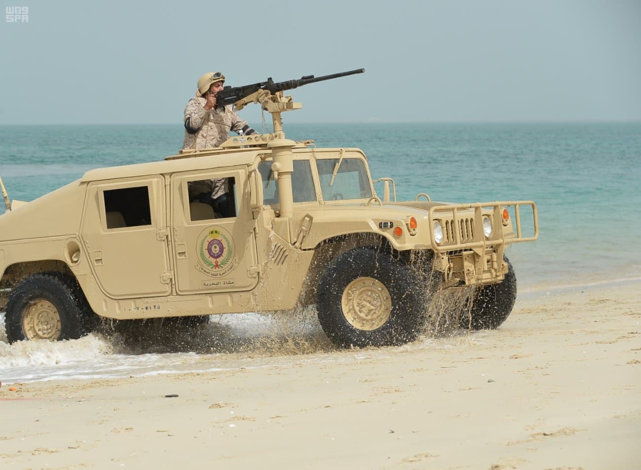 انطلاق مناورات "درع الخليج" في مضيق هرمز