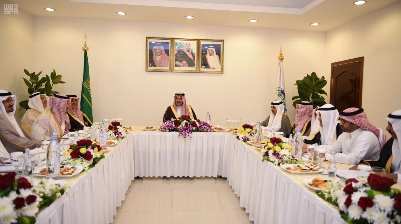 أمير المدينة المنورة يؤكد أهمية تفعيل برنامج توطين الوظائف في القطاع الخاص