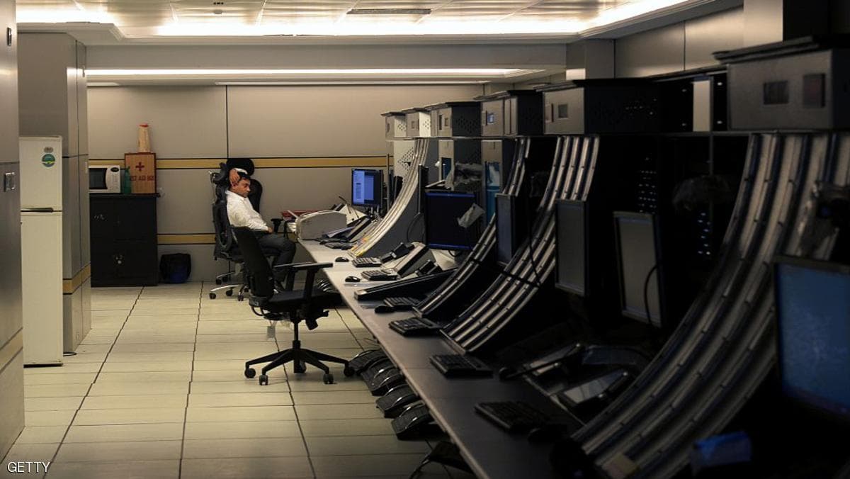 المراقبون الجويون في اليونان يعلقون إضرابهم