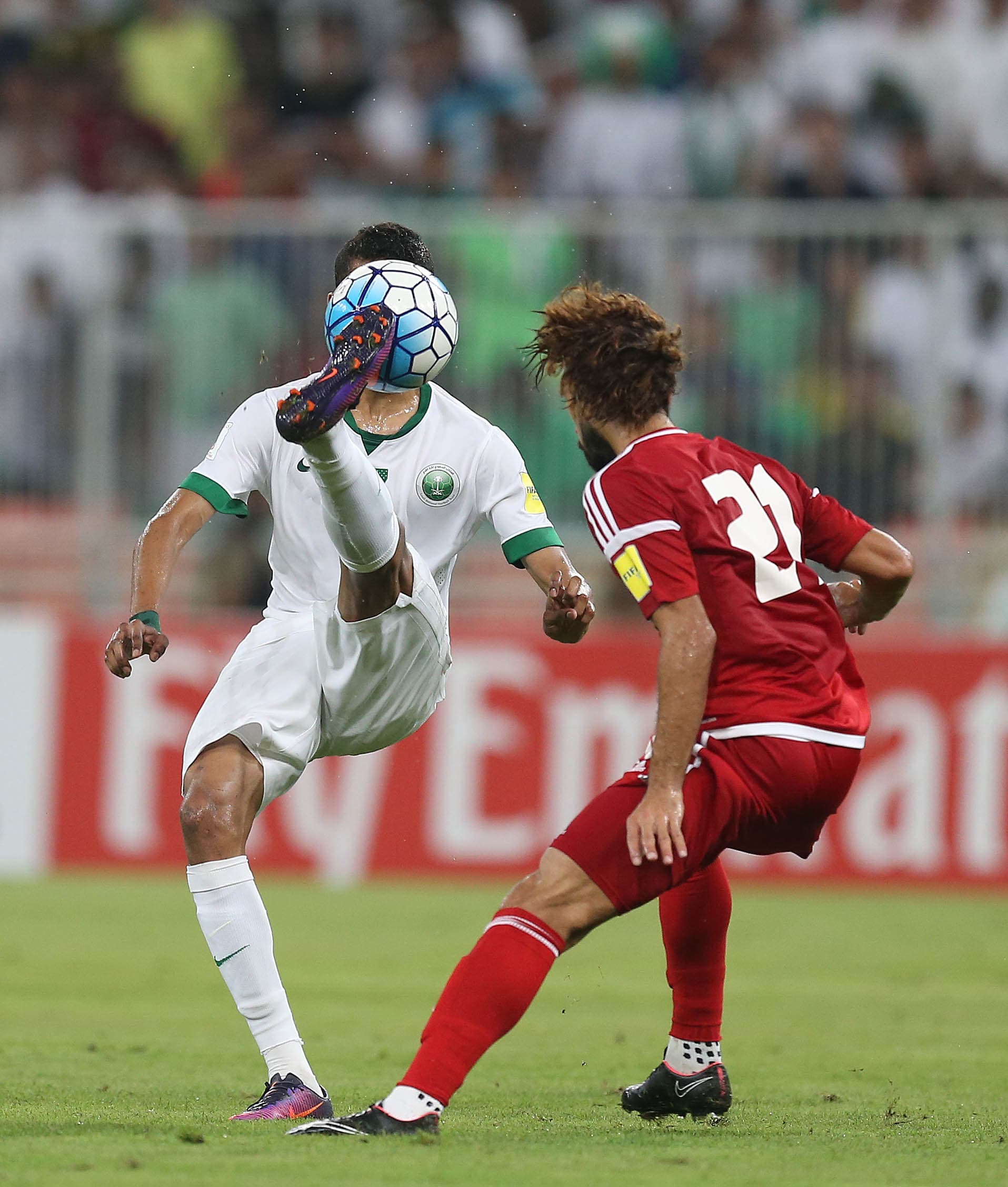 الأخضر.. متصدر لا تكلمني