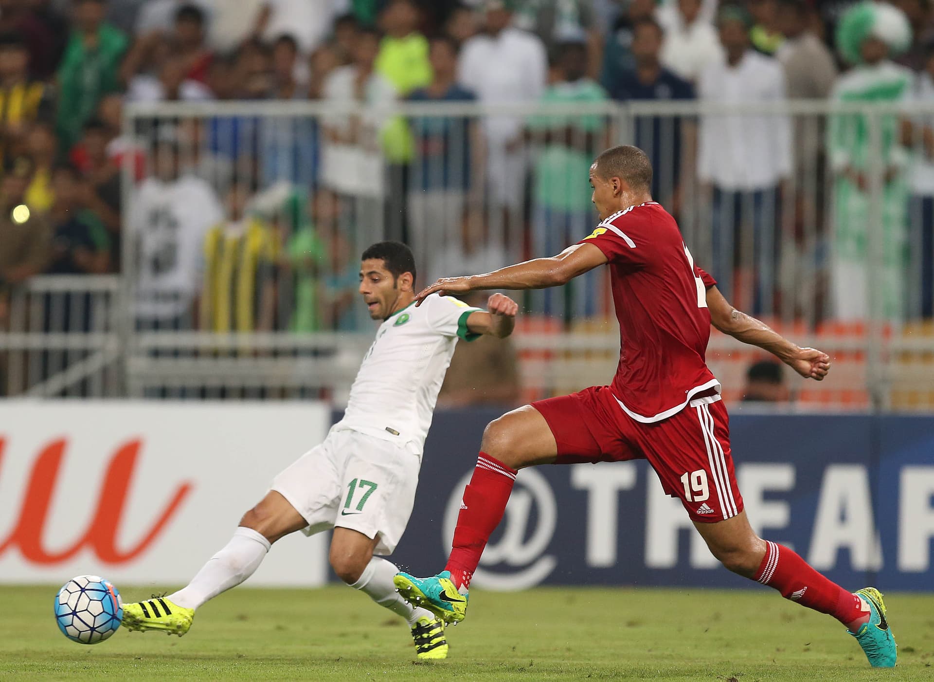 الأخضر.. متصدر لا تكلمني