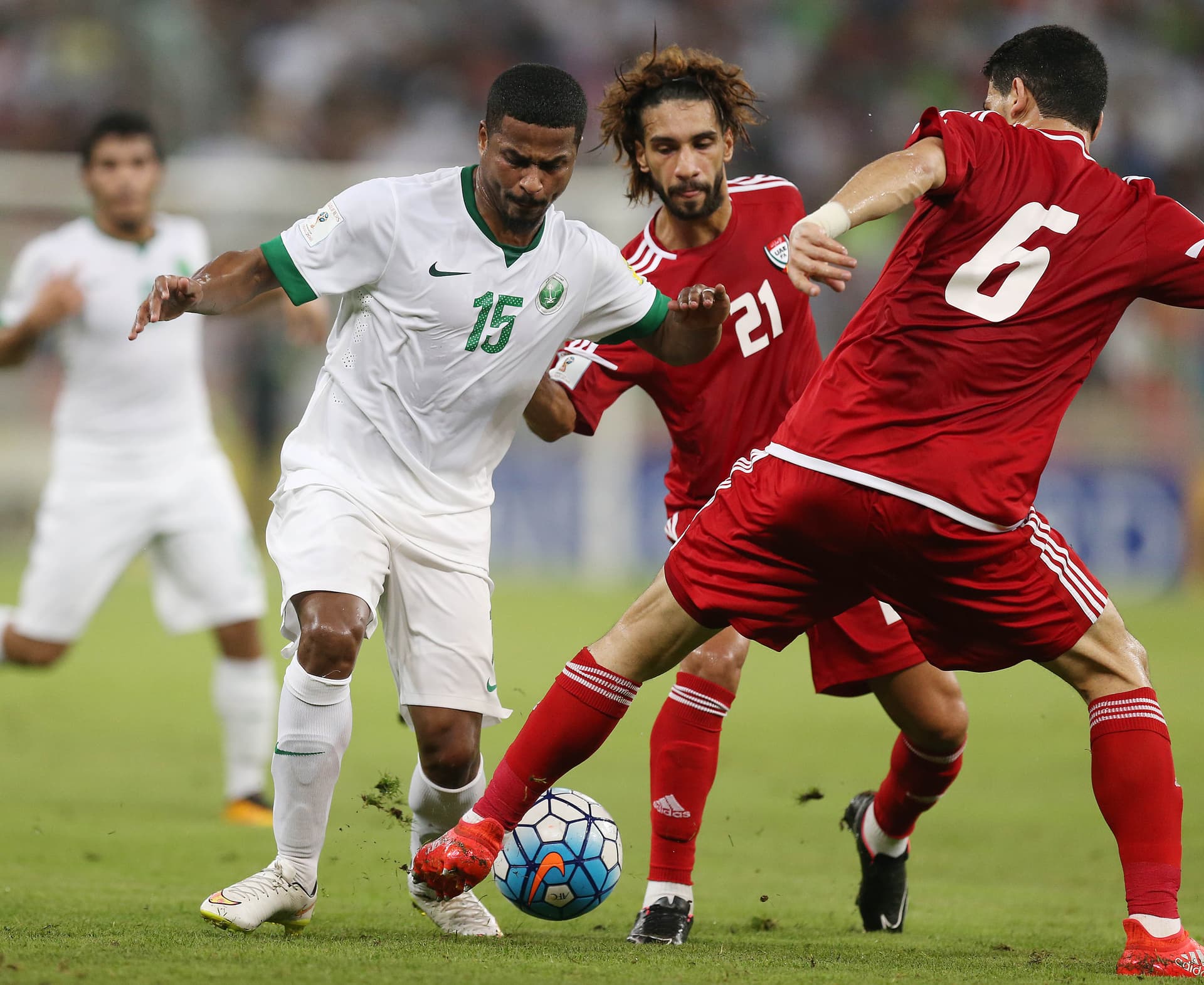 الأخضر.. متصدر لا تكلمني