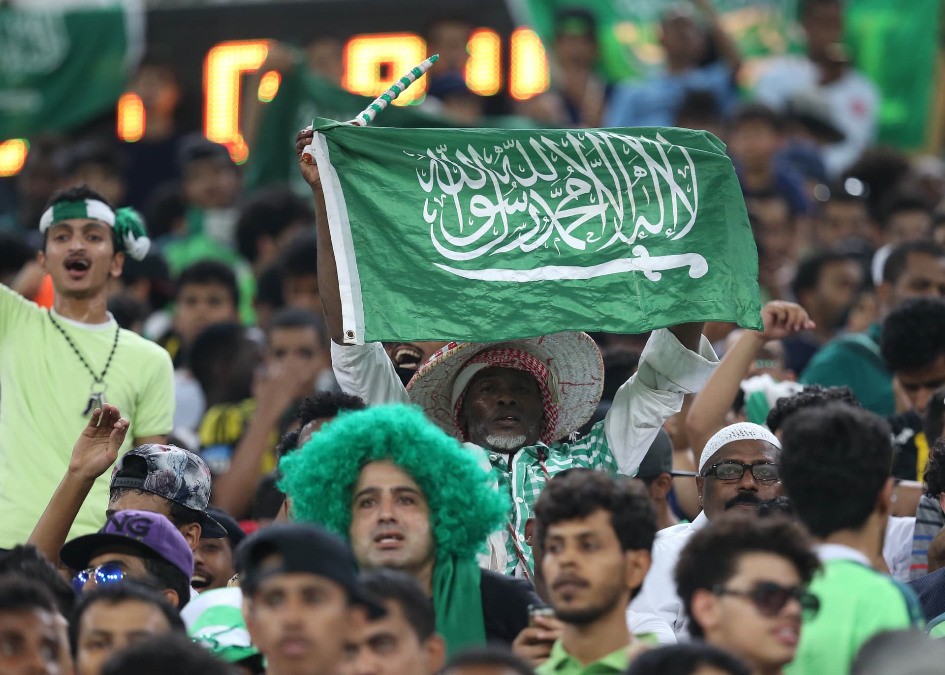 الأخضر.. متصدر لا تكلمني