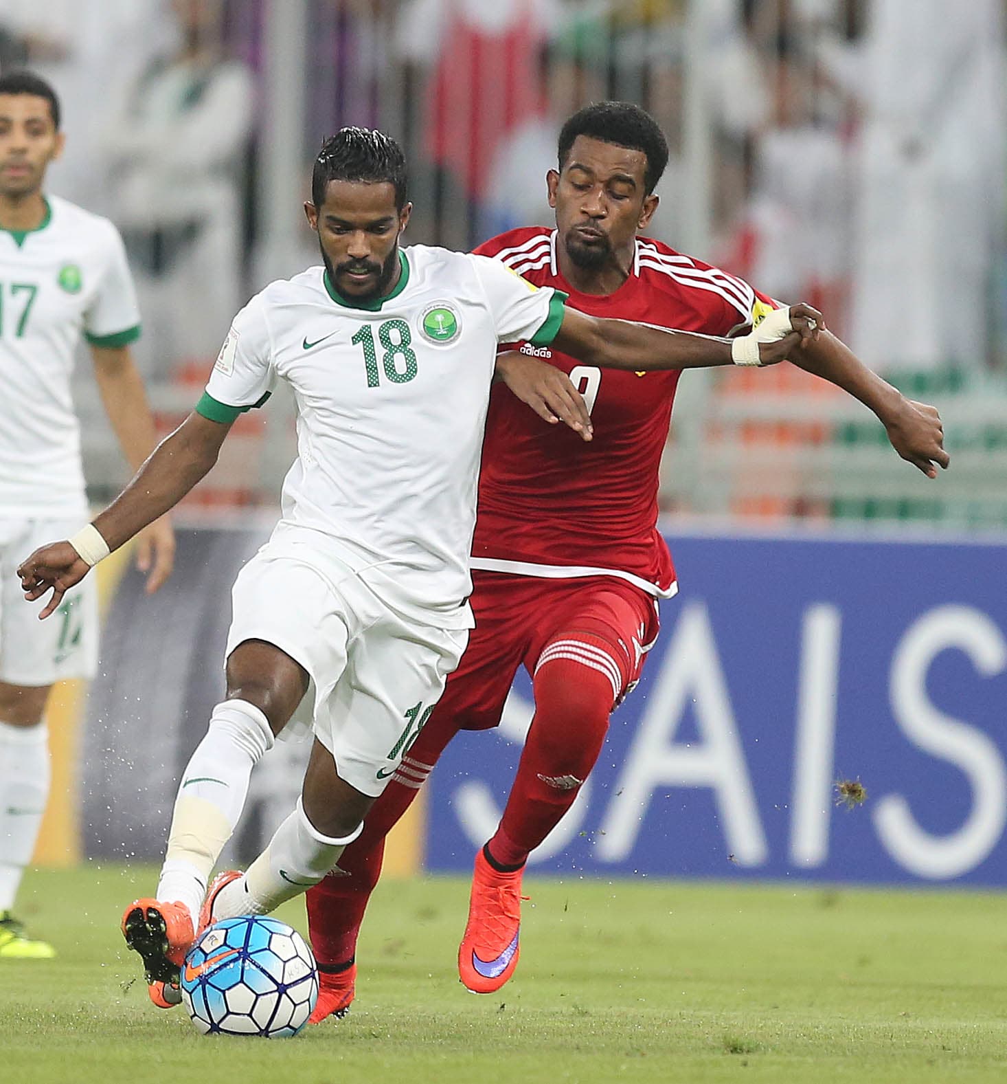 الأخضر.. متصدر لا تكلمني