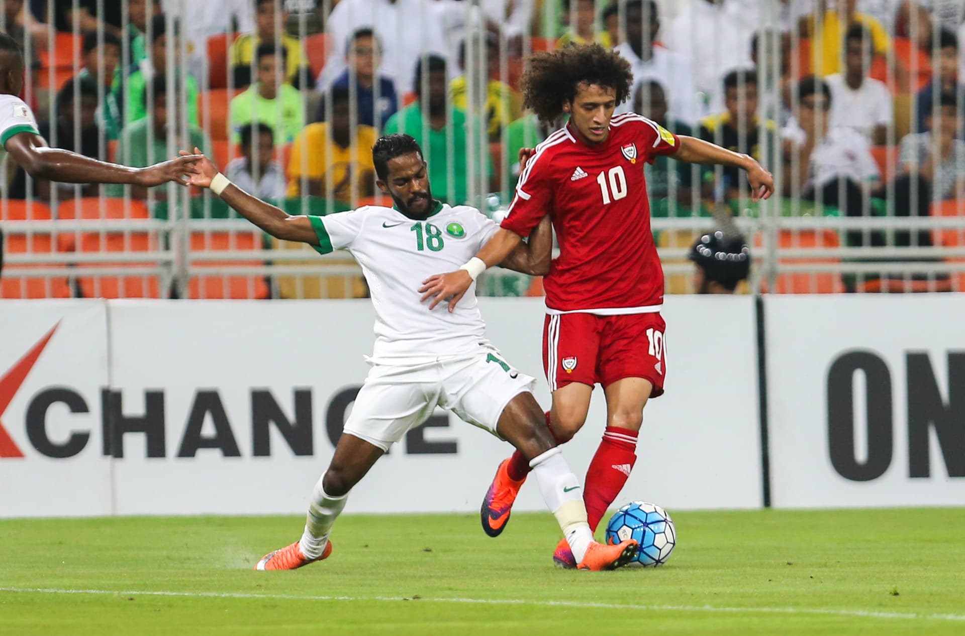 الأخضر.. متصدر لا تكلمني