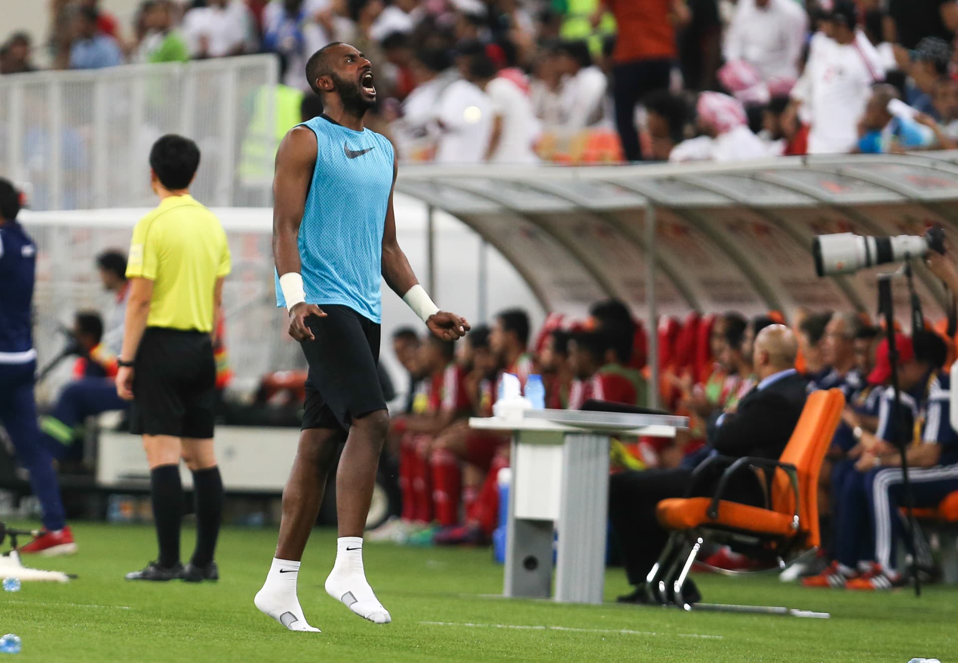 الأخضر.. متصدر لا تكلمني