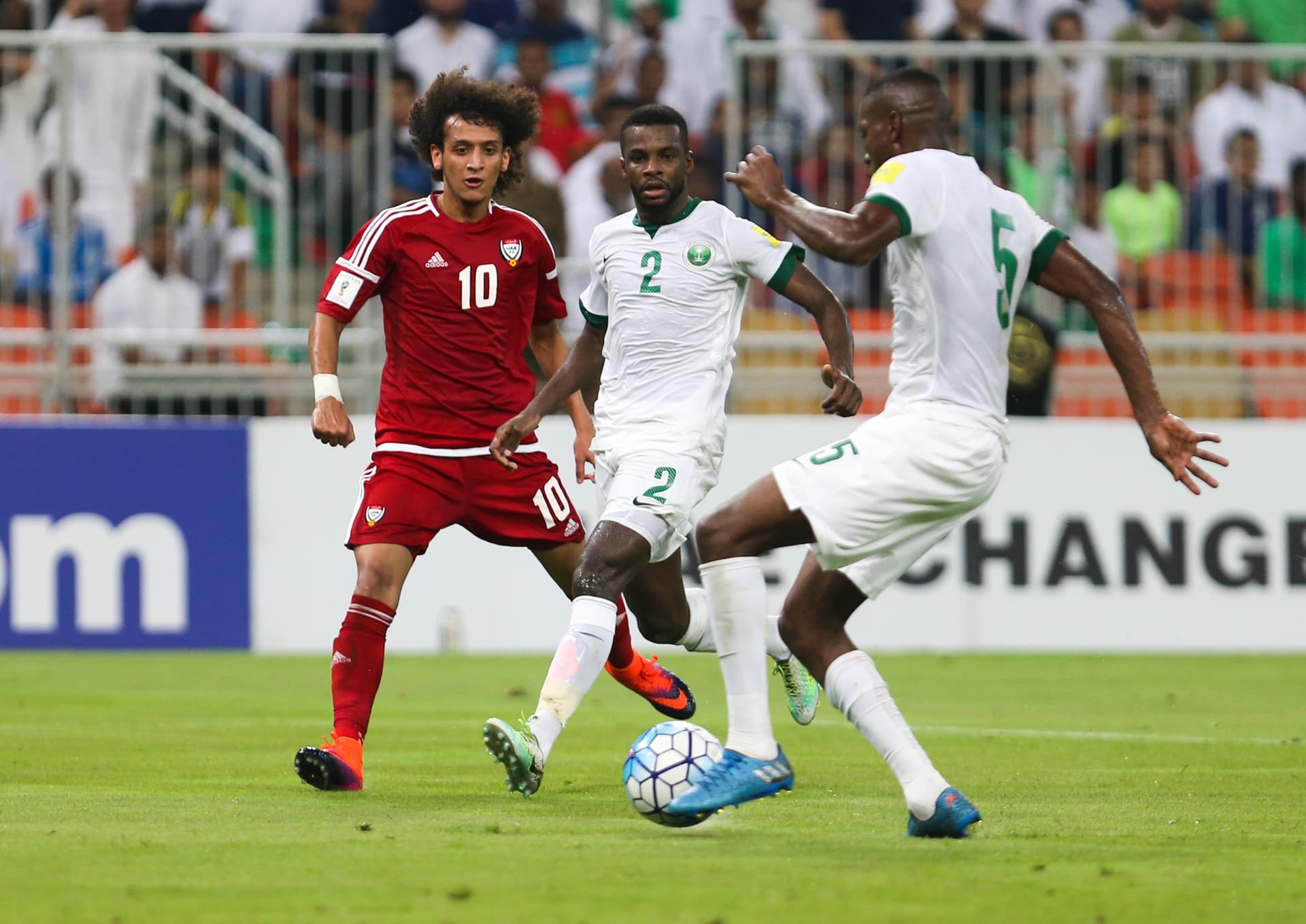 الأخضر.. متصدر لا تكلمني