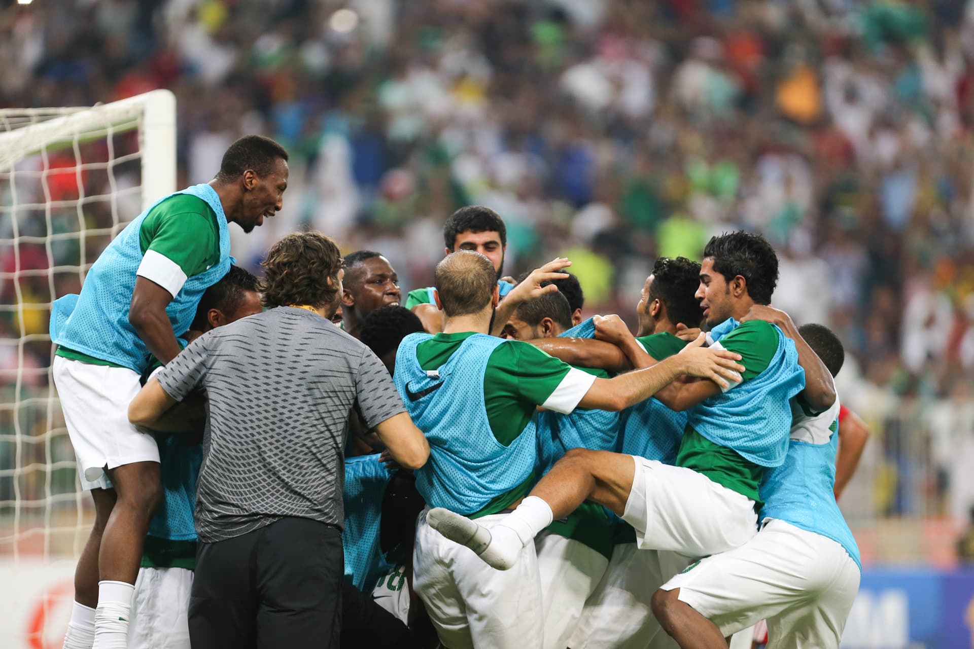 الأخضر.. متصدر لا تكلمني