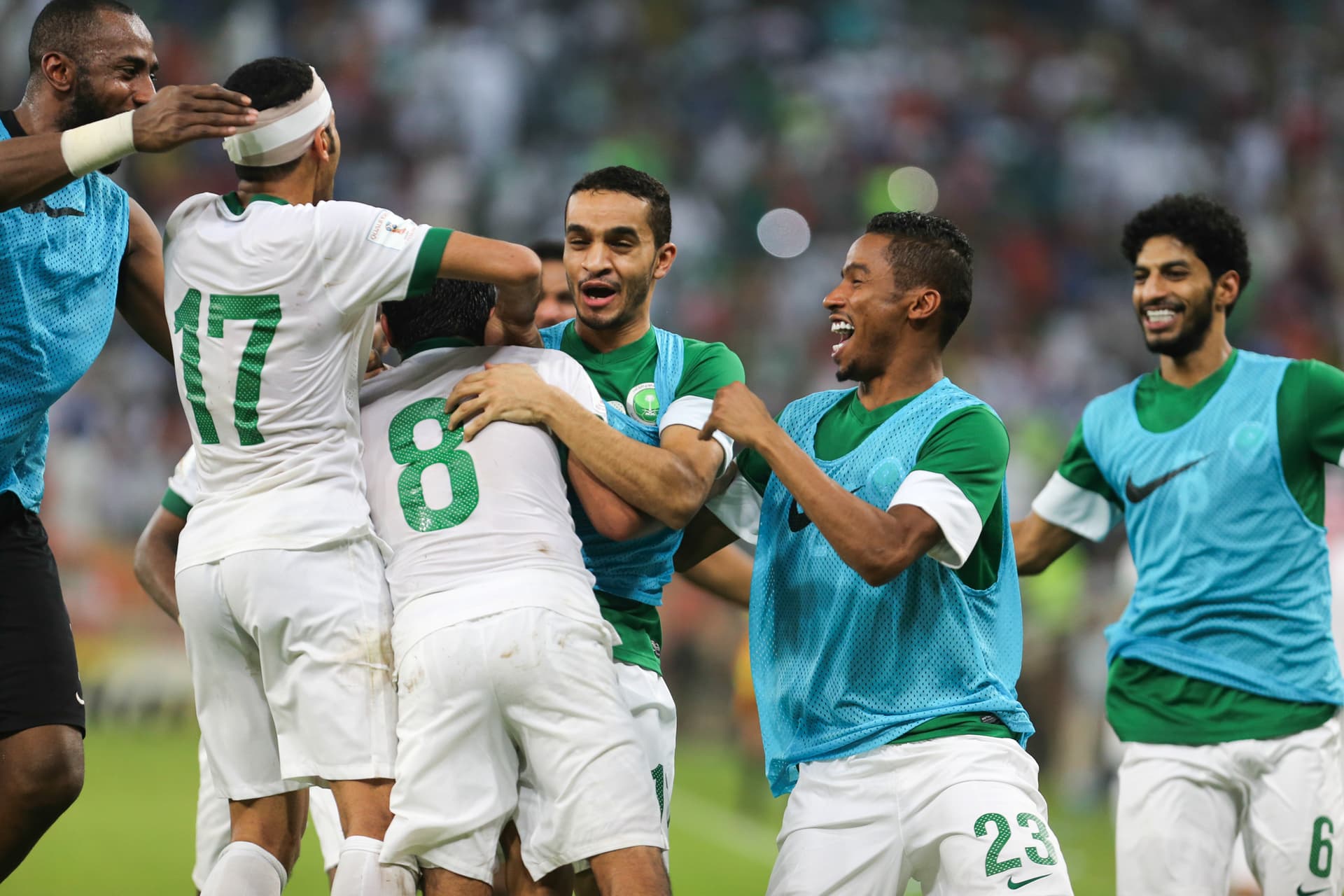 الأخضر.. متصدر لا تكلمني