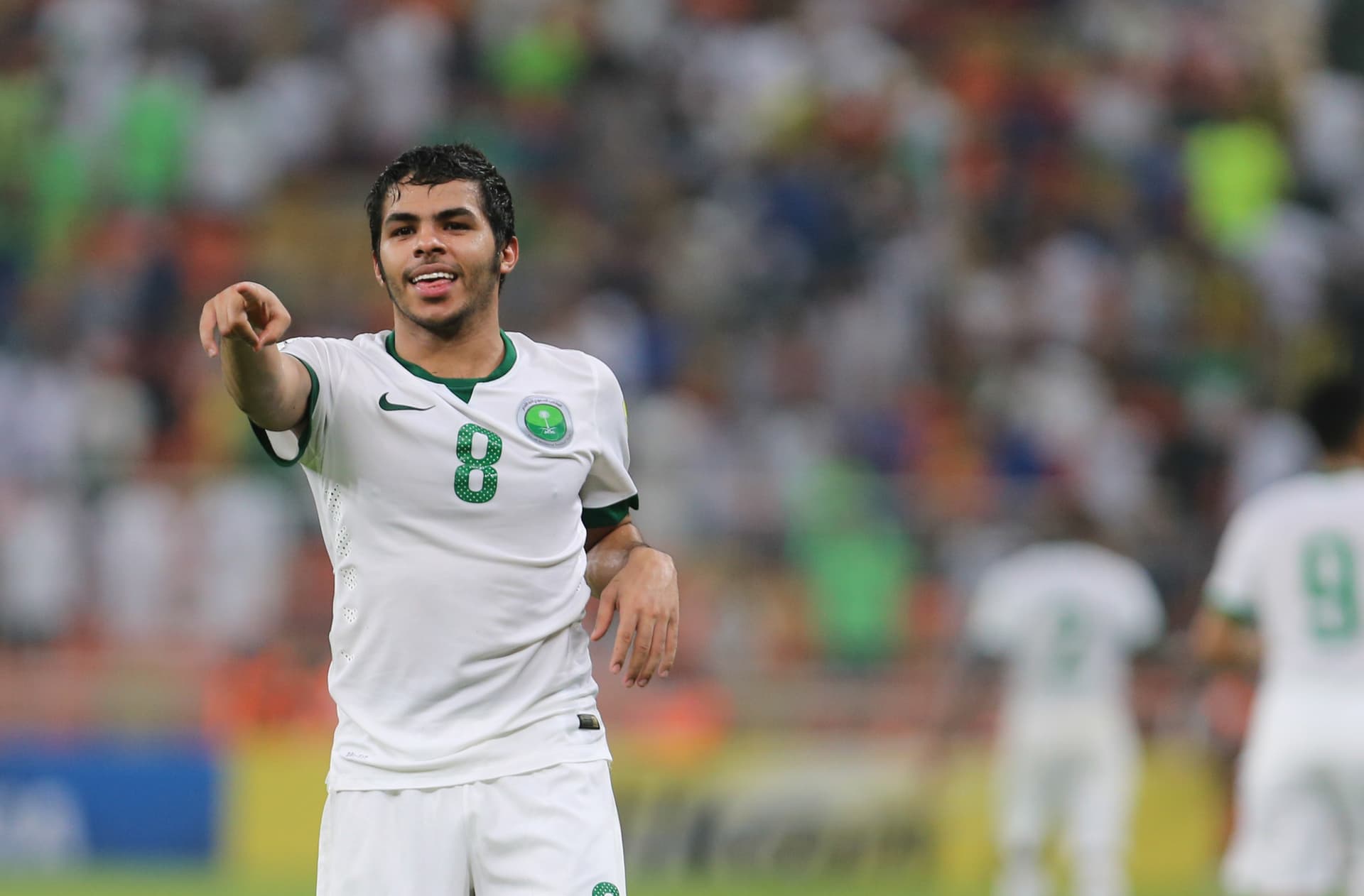 الأخضر.. متصدر لا تكلمني