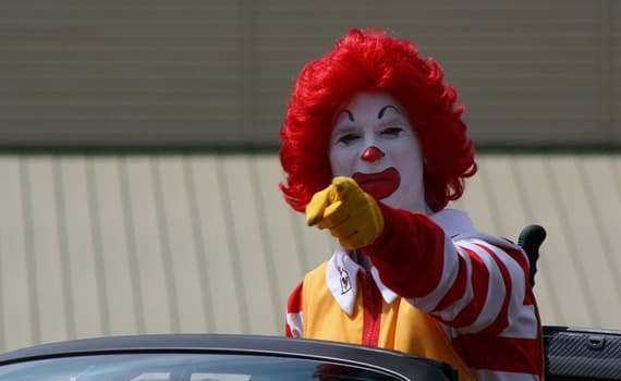 "ماكدونالدز" تخفي شخصيتها الشهيرة بسبب تكاثر المهرجين