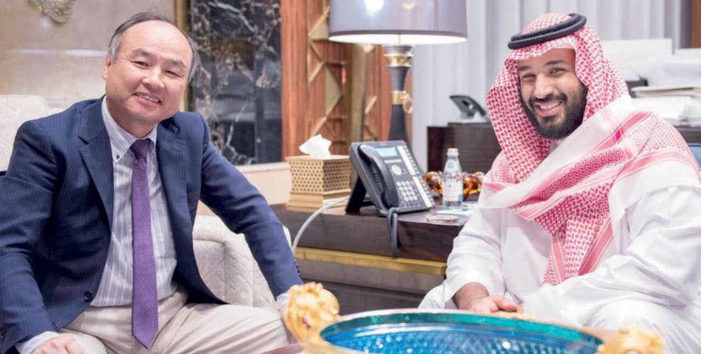 ولي ولي العهد مع رئيس مجلس الادارة والرئيس التنفيذي لسوفت بنك