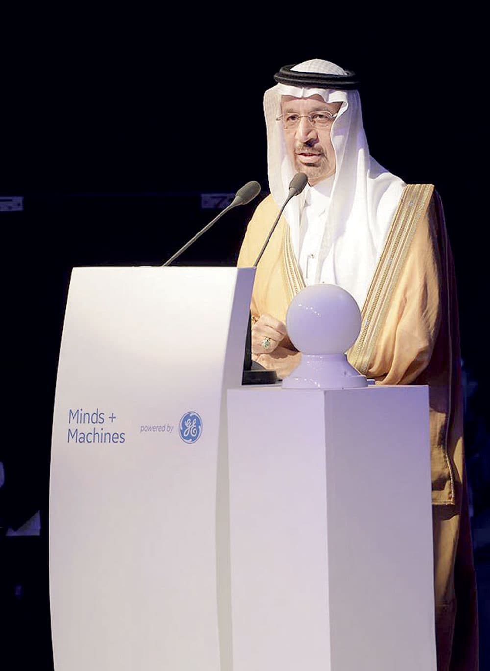 م. الفالح متحدثا خلال مؤتمر عقول وآلات في المملكة العربية السعودية لعام 2016. "الاقتصادية"