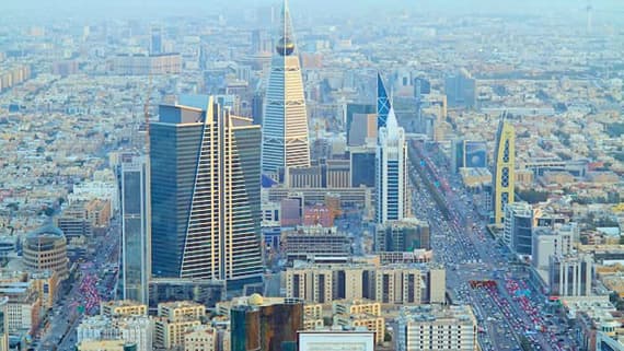 إيجاد مصدر جديد للتدفقات الدولارية، سيخفف الضغوط ويقلل من أهمية خفض قيمة الريال.