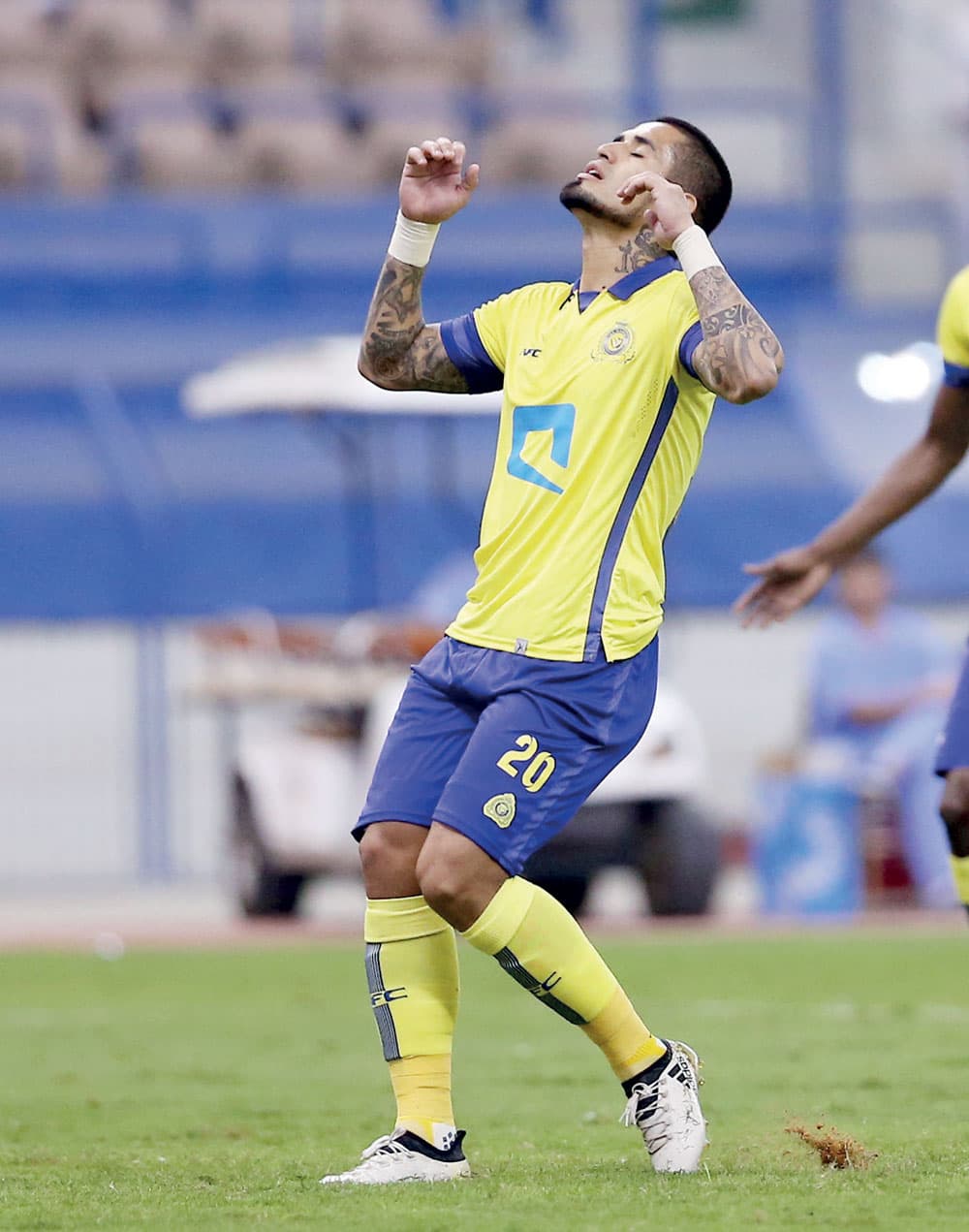 أيالا أفرح النصر بهدفه في الأهلي.