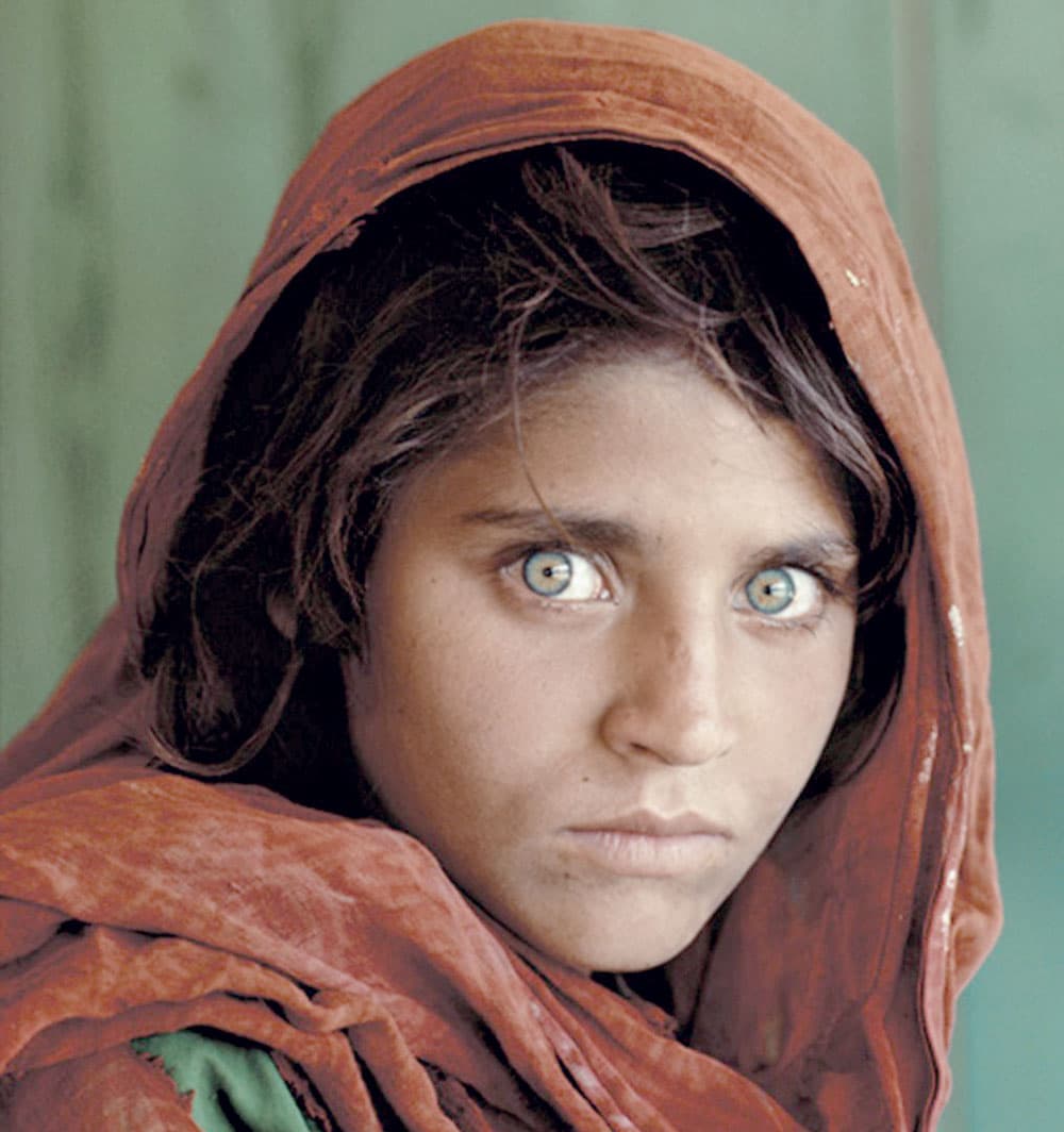 الفتاة الأفغانية شربات جولا. 