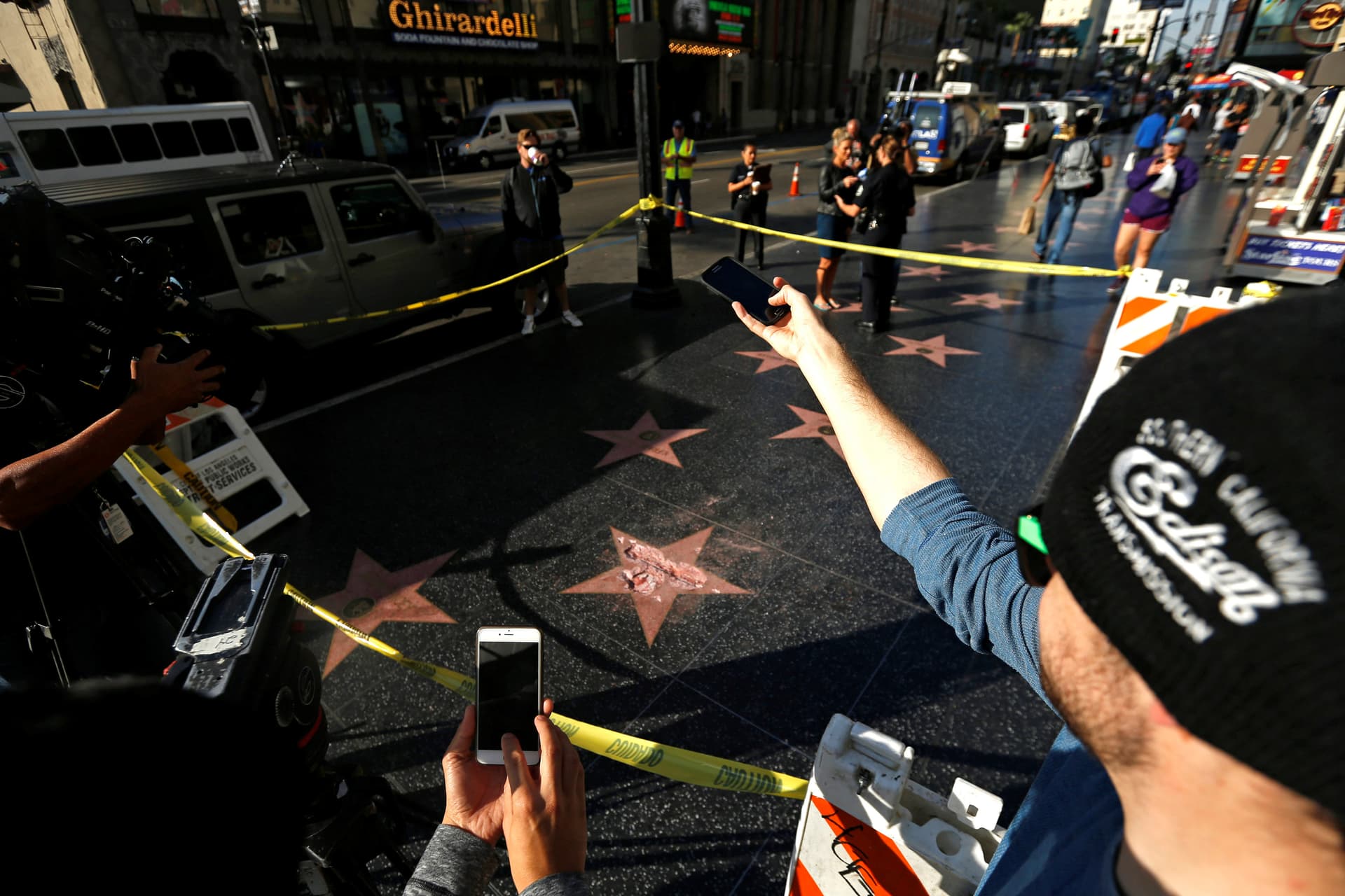 القبض على محطم نجمة ترامب في ممر المشاهير في هوليوود