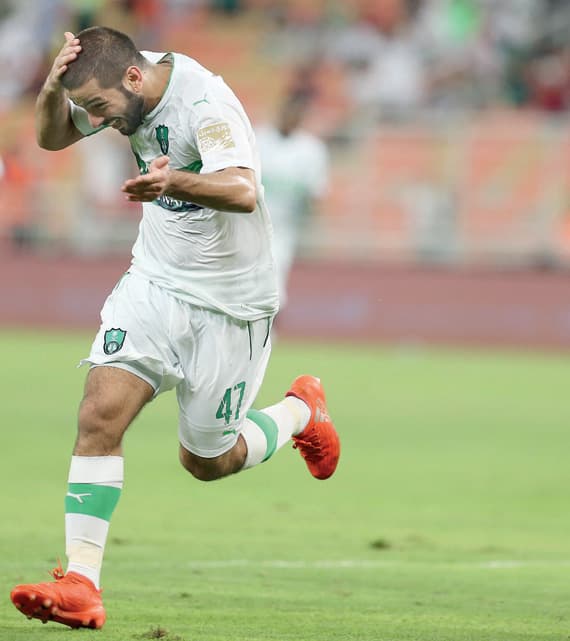 بصاص فرحا بهدفه في الوحدة. تصوير: محمد المانع ـ "الاقتصادية"